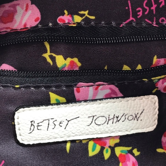 Betsey Johnson Small White Quilted Backpack - Picture 7 of 14